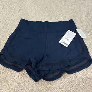 Athleta breathe shortie shorts